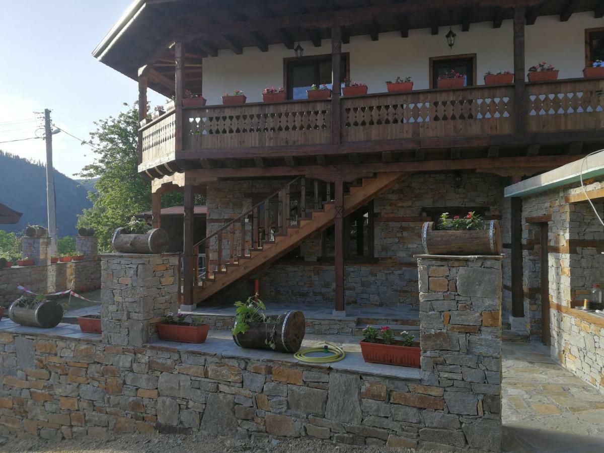 Слънчевата Къща Hotel โกวาเชวิตซา ภายนอก รูปภาพ