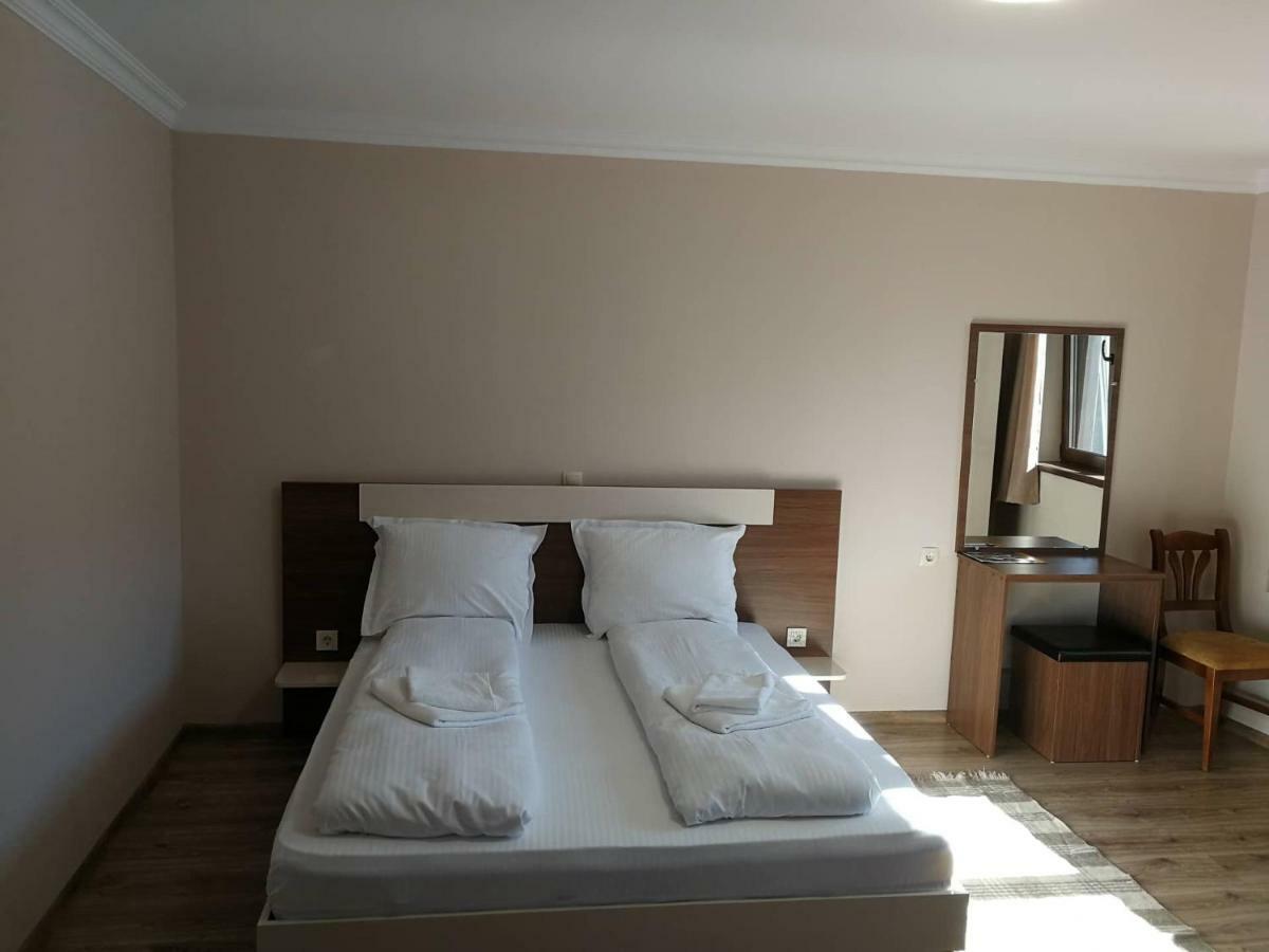 Слънчевата Къща Hotel โกวาเชวิตซา ภายนอก รูปภาพ