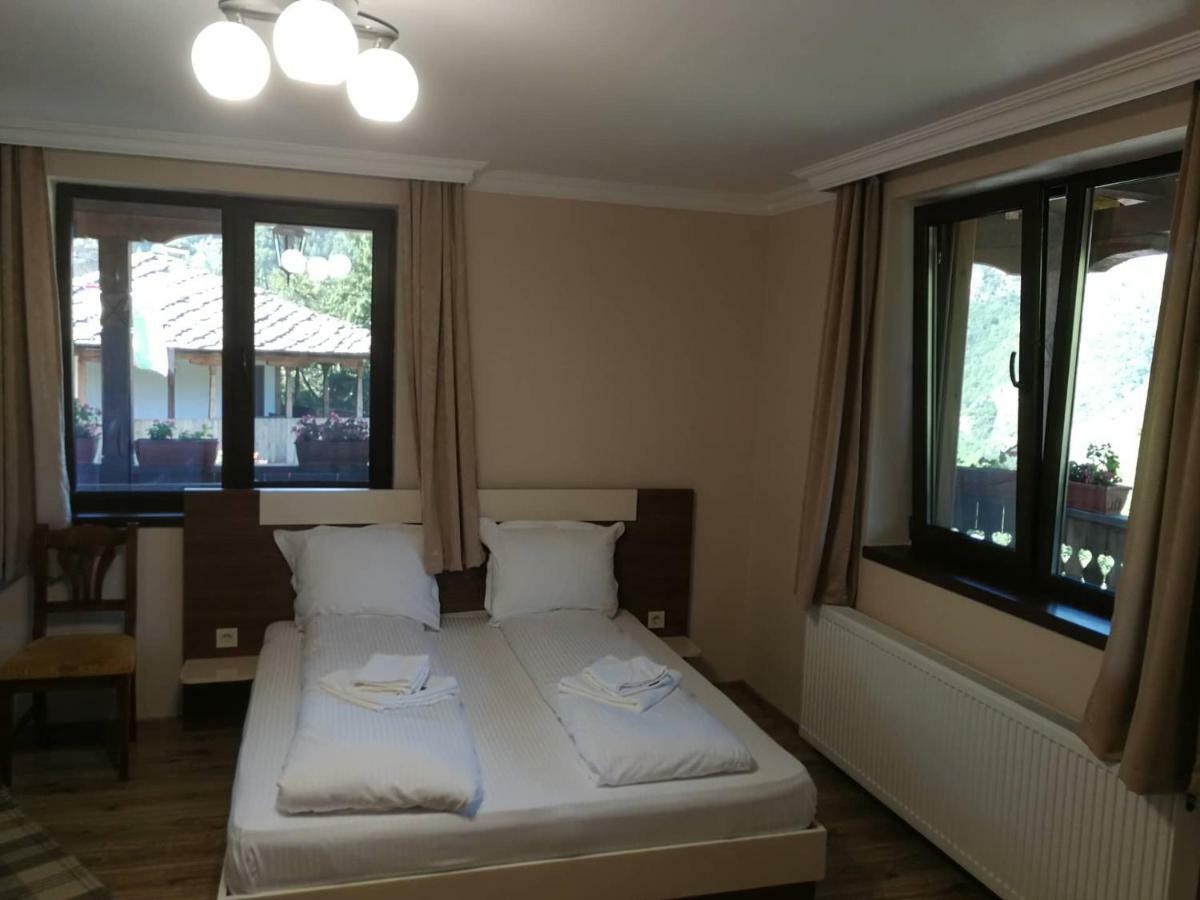 Слънчевата Къща Hotel โกวาเชวิตซา ภายนอก รูปภาพ